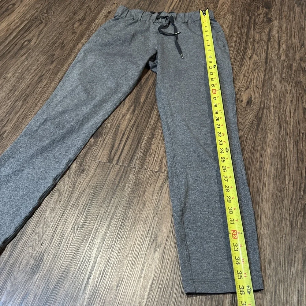 Lululemon women's on the fly pant in size 4 Color Gray